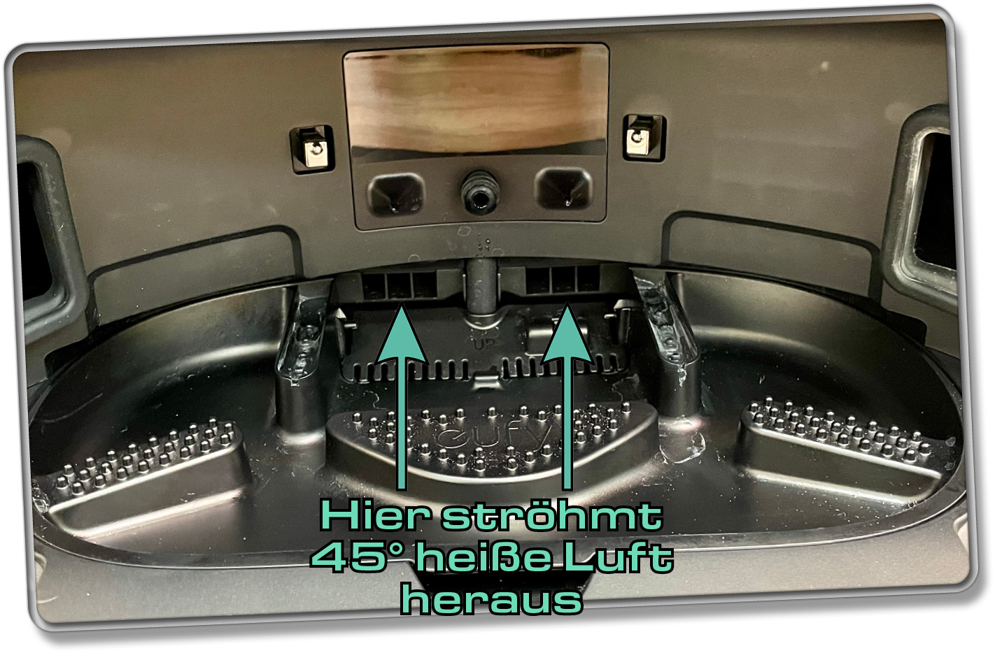 Aus diesen Öffnungen kommt die heiße Luft für die Mopptrocknung heraus