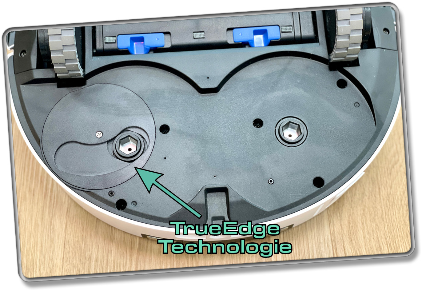 Das ist die TrueEdge-Technologie. Diese fährt den Wischmopp aus