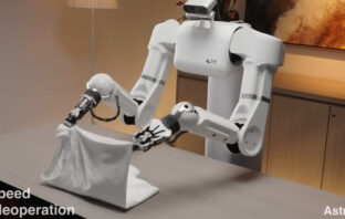 Astribot A1 beim zusammenlegen von Wäsche