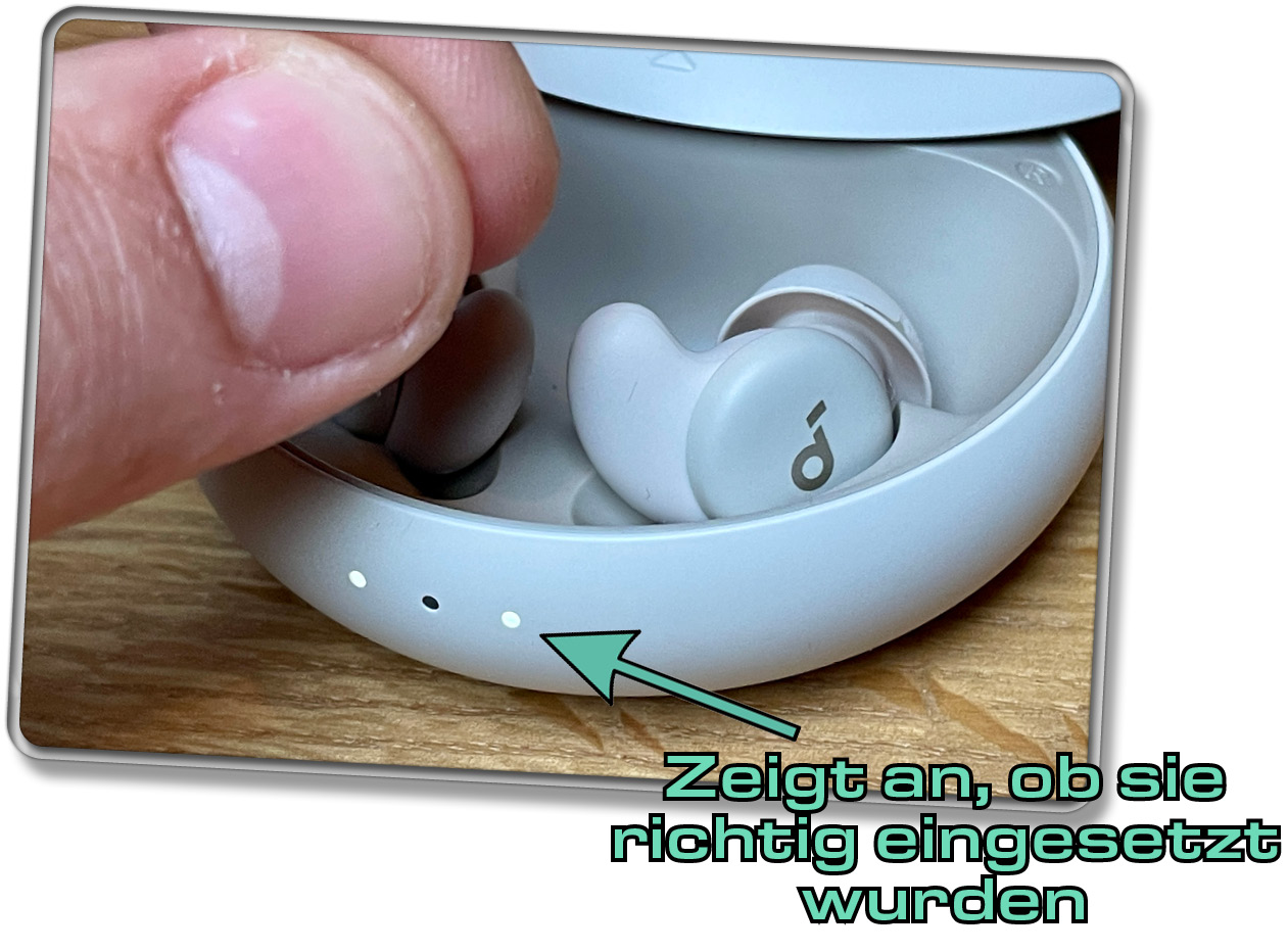 Die LEDs zeigen an, ob die Kopfhörer richtig eingesetzt wurden.