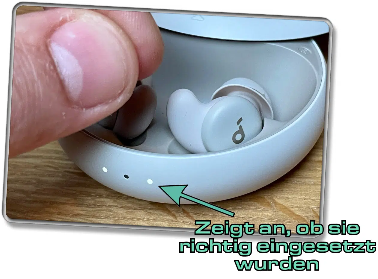 Die LEDs zeigen an, ob die Kopfhörer richtig eingesetzt wurden.