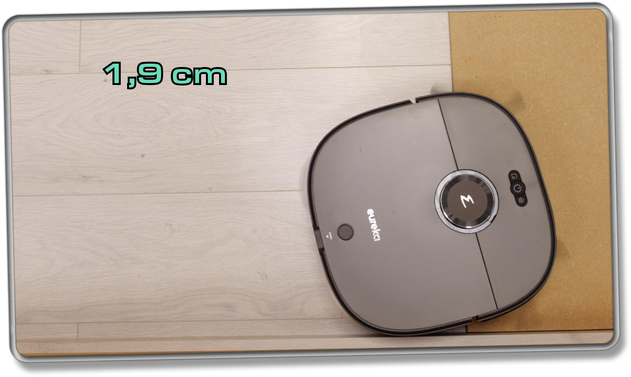 Scharfe Kanten kann er mit einer Höhe von 1,9 cm überwinden. Runde Türschwellen dürfen sogar höher sein.