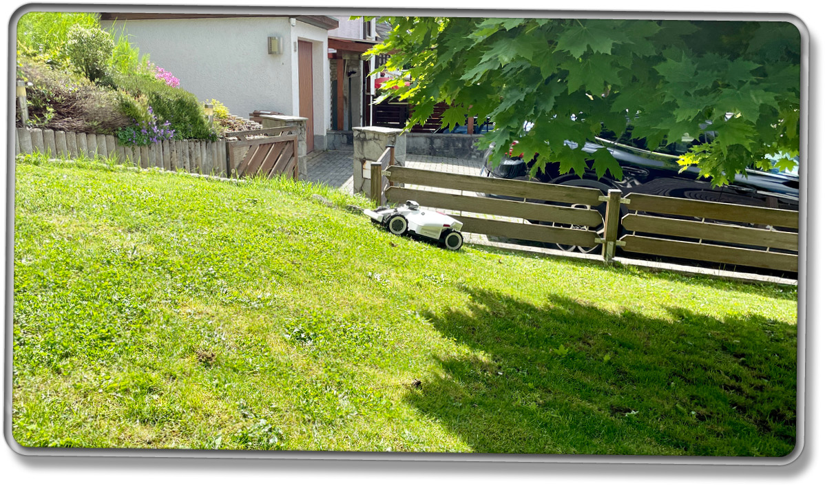 Jetzt geht es ans Mähen. Wie schlägt sich der LUBA 2 auf meinem Rasen?