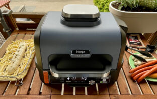 Wir haben den neuen Ninja Woodfire Pro Connect XL genau unter die Lupe genommen und getestet!