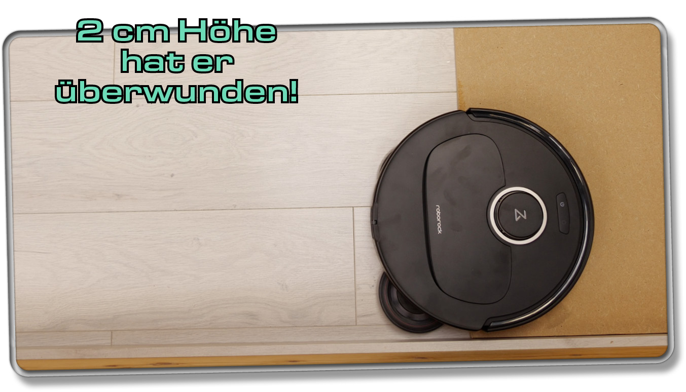 Der Roborock Qrevo Pro konnte eine scharfe Kante mit einer Höhe von 2 cm überwinden