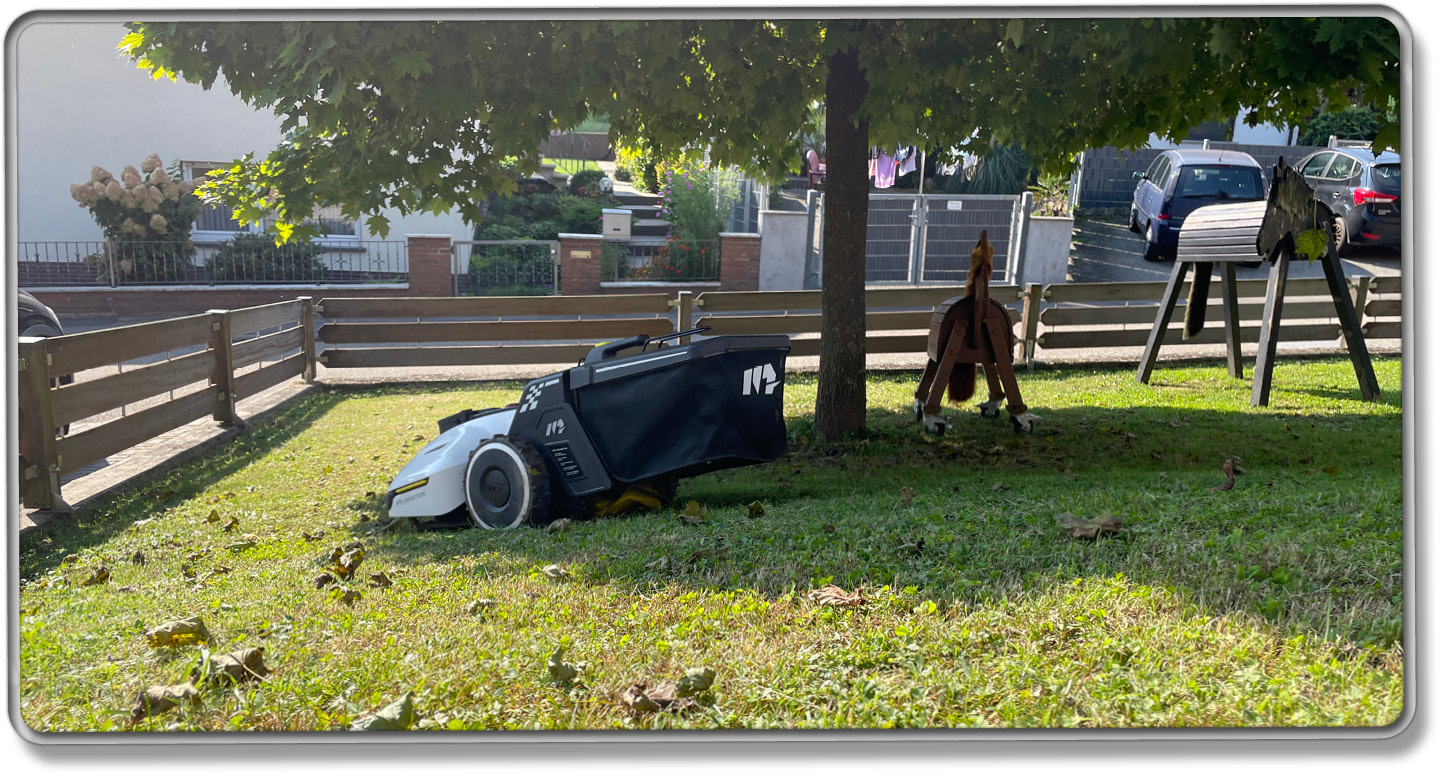 Der Mammotion YUKA meidet großflächig Hindernisse