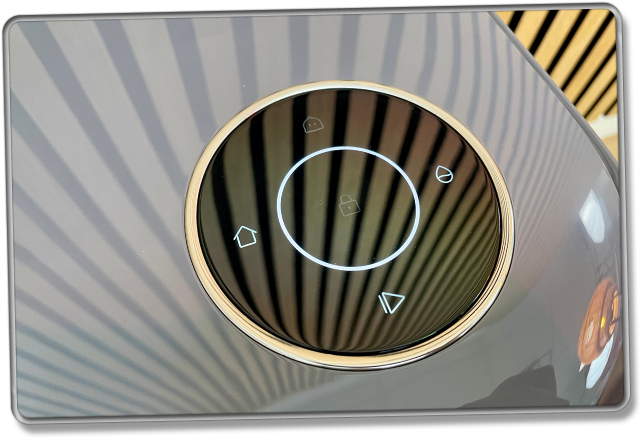 Über dieses Display lässt sich der Saugroboter an der Station befehligen