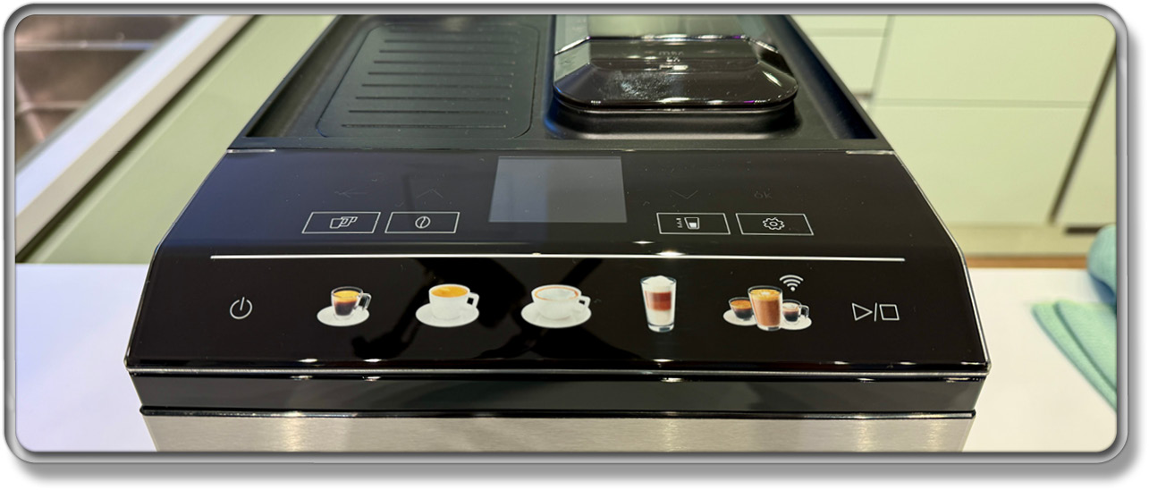 Das ist die Bedienoberfläche des Siemens EQ500 classic connect Kaffeevollautomaten
