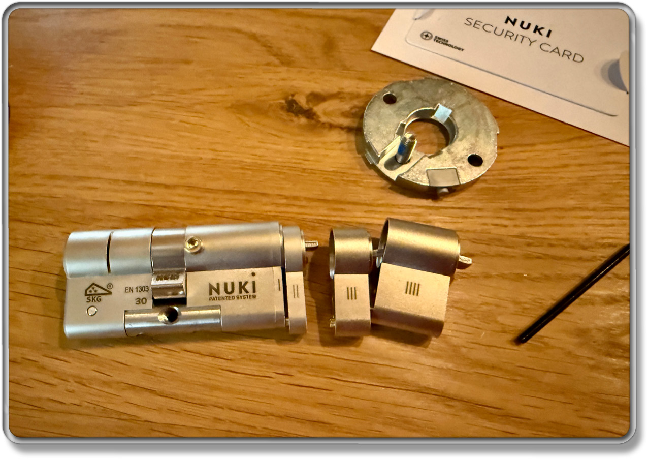 Der Nuki Schließzylinder wird vorerst zusammengebaut