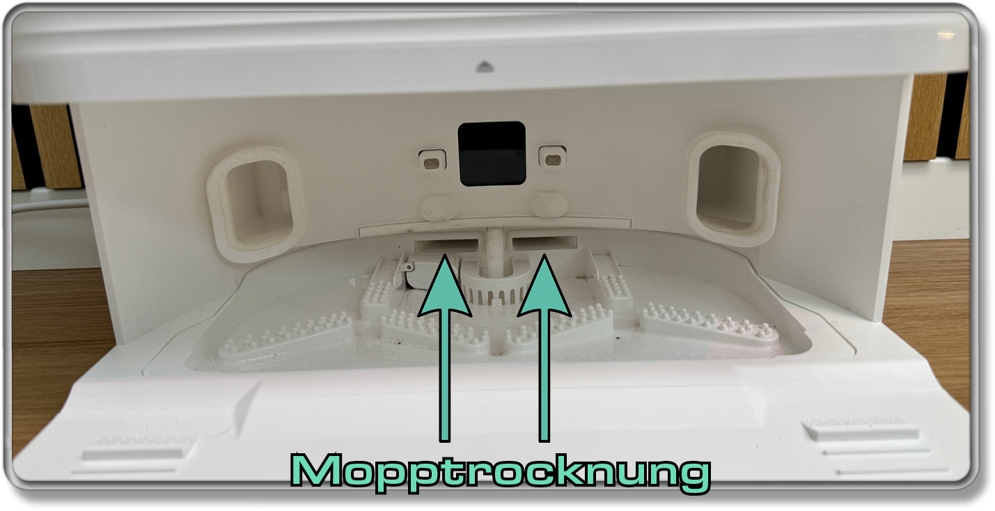 Die Mopps werden über diese zwei Schlitze mit heißer Luft getrocknet