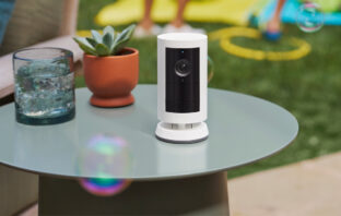 Ring Außenkamera Plus (Stick Up Cam Plus)