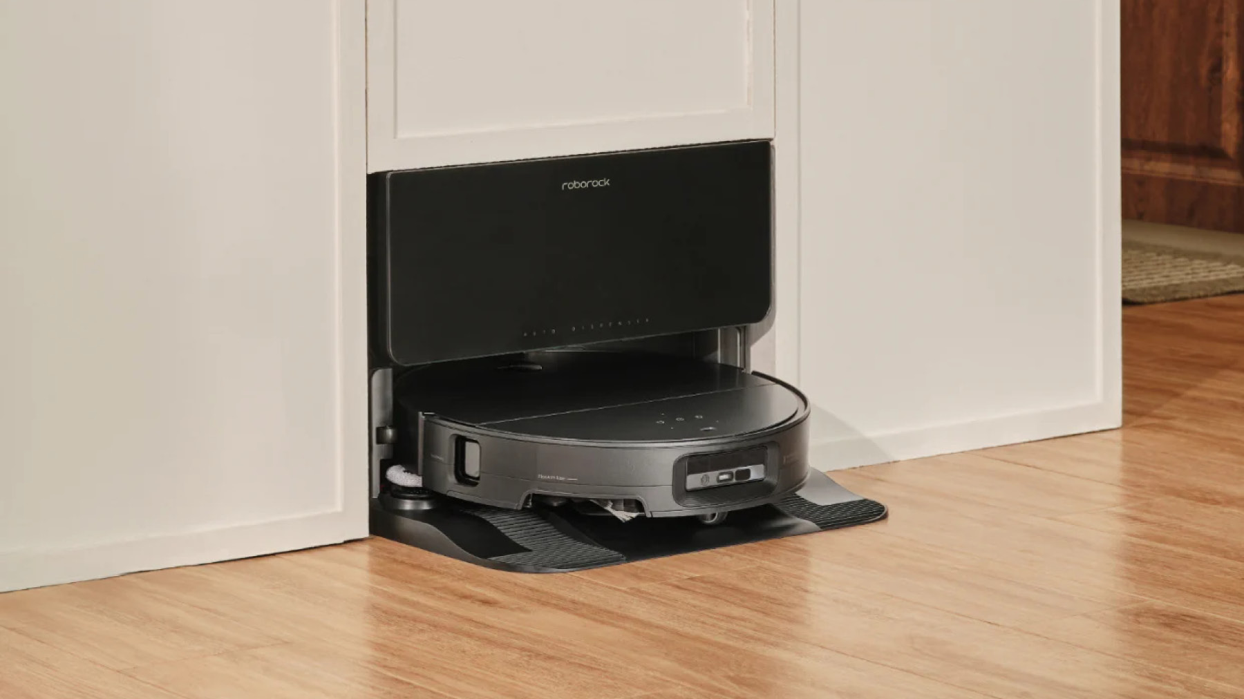 Roborock Saros 10 mit Wasseranschluss