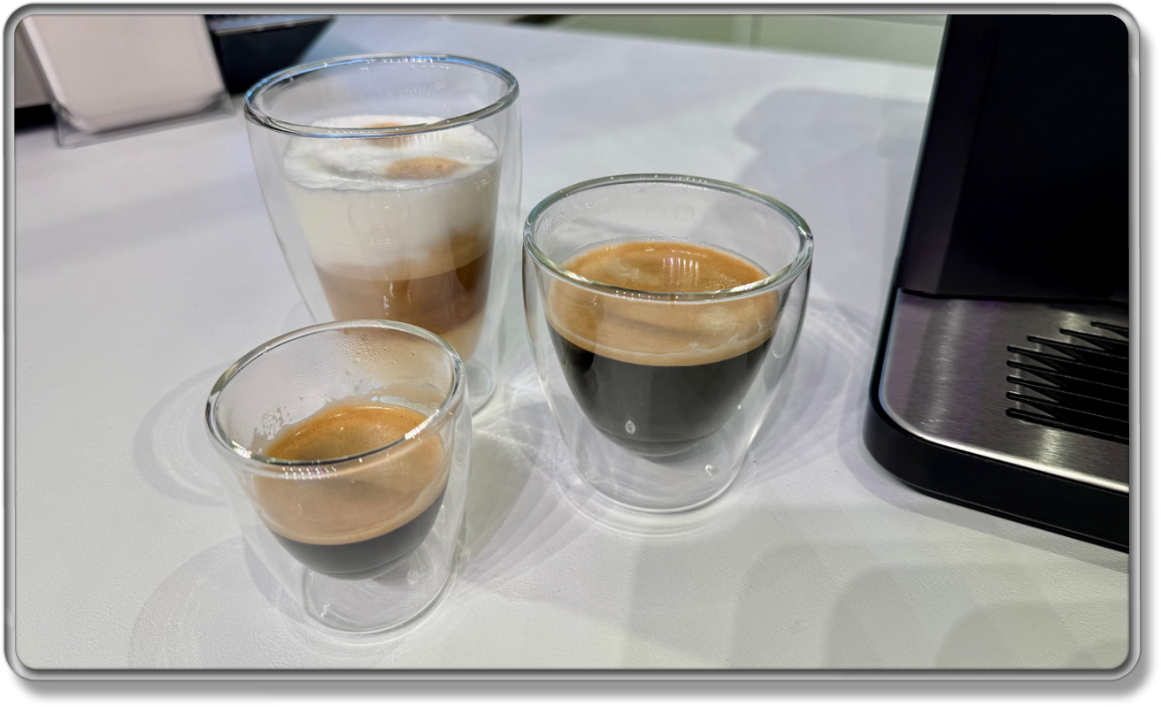 Wir testen die Kaffeegetränke auf ihren Geschmack