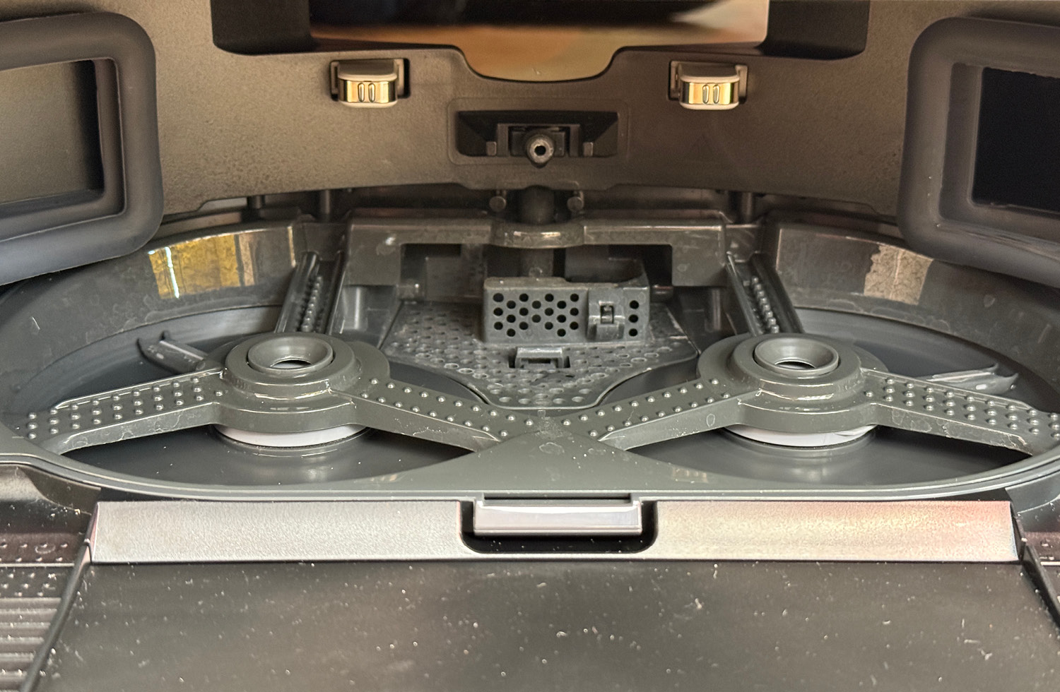 Hier erfolt die anschließende Heißlufttrocknung der Wischmopps