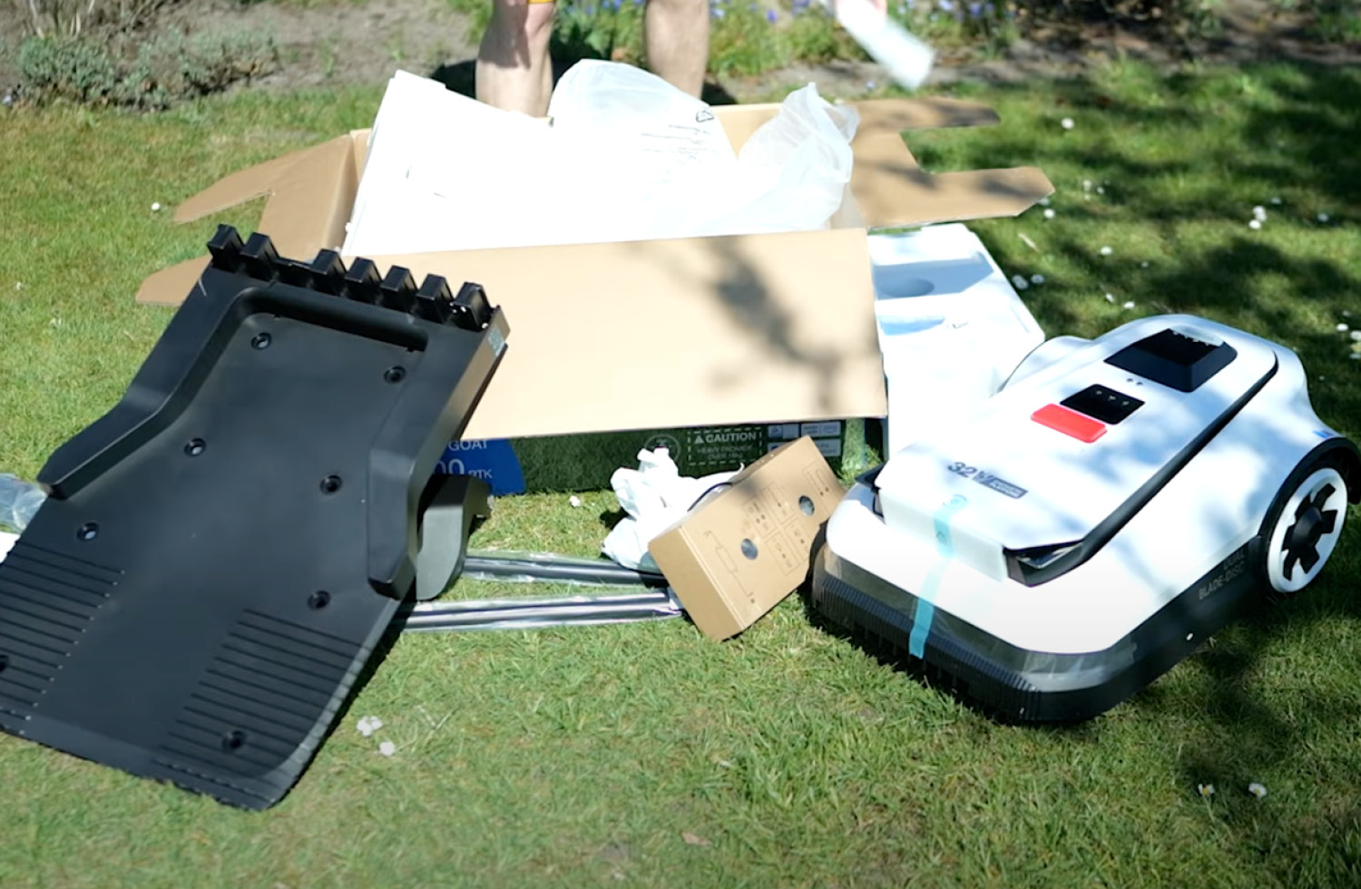 Das ist der Lieferumfang des ECOVACS GOAT A1600 RTK
