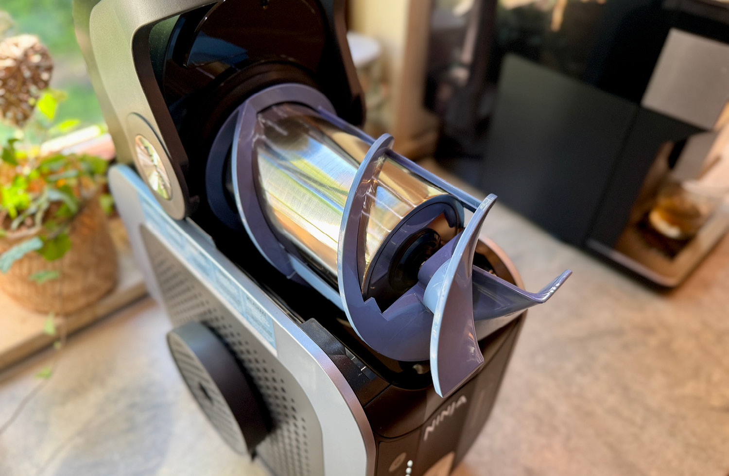 Das ist die Schnecke und der Kühlzylinder der Ninja SLUSHi