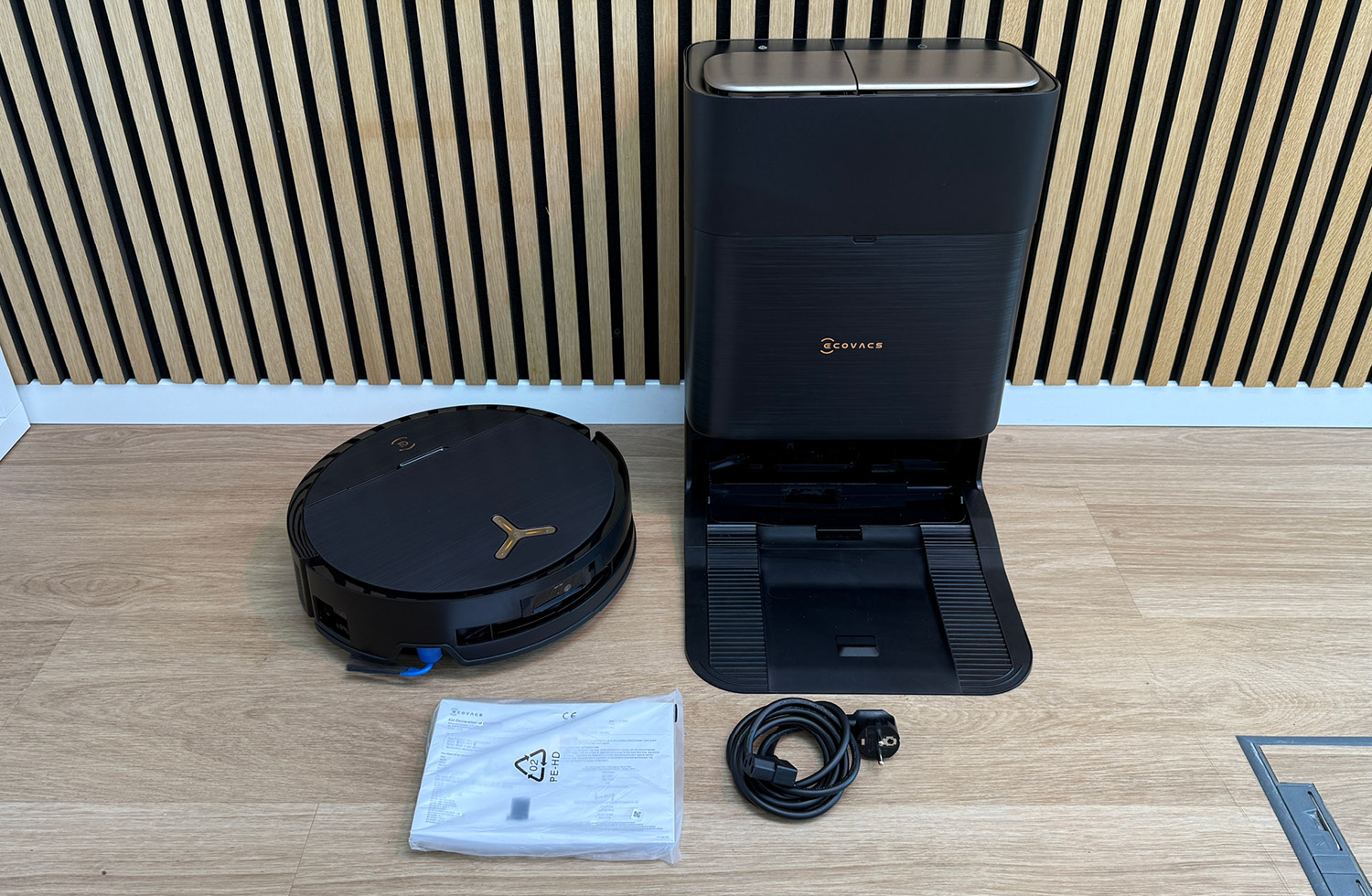 Das ist der Lieferumfang des ECOVACS DEEBOT X9 PRO OMNI