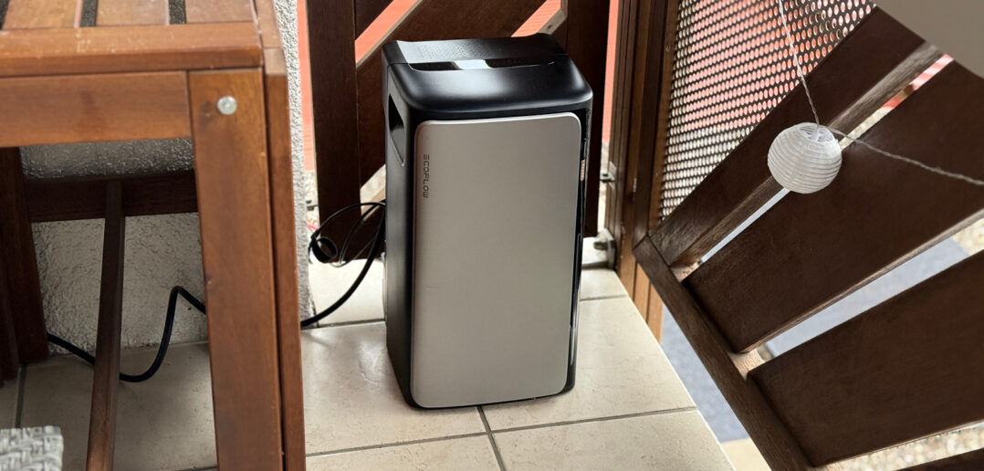 Der EcoFlow STREAM Ultra steht bei mir auf dem Balkon