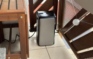Der EcoFlow STREAM Ultra steht bei mir auf dem Balkon