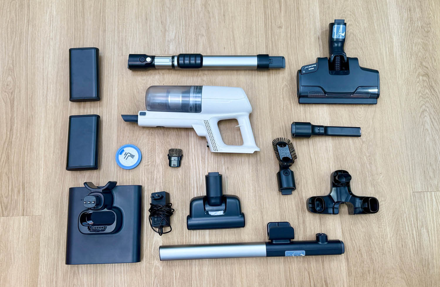 Der Lieferumfang des AEG Animal 8000