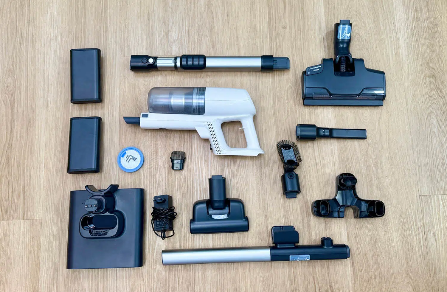 Der Lieferumfang des AEG Animal 8000