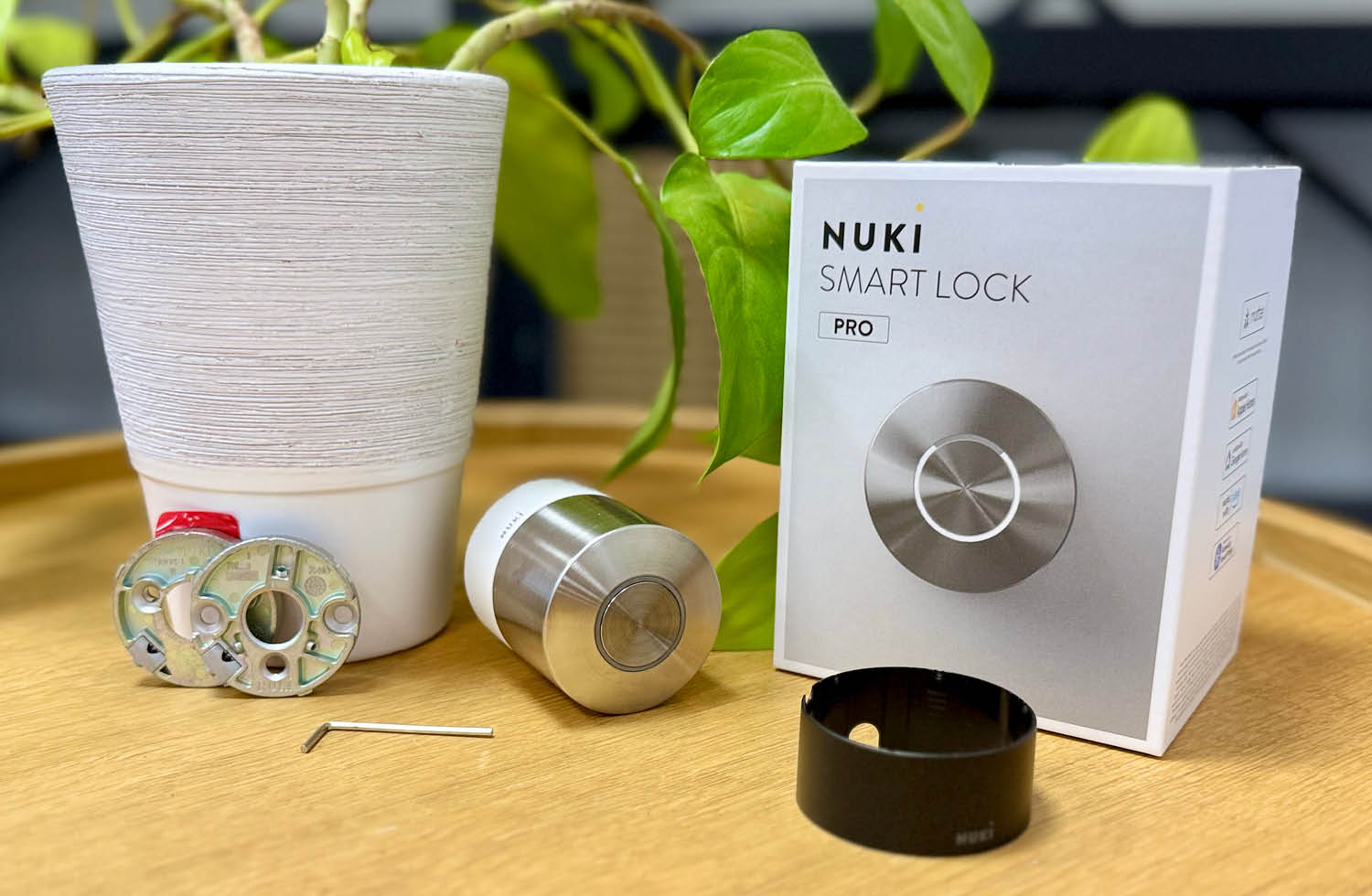 Der Lieferumfang des Nuki Smart Lock Pro