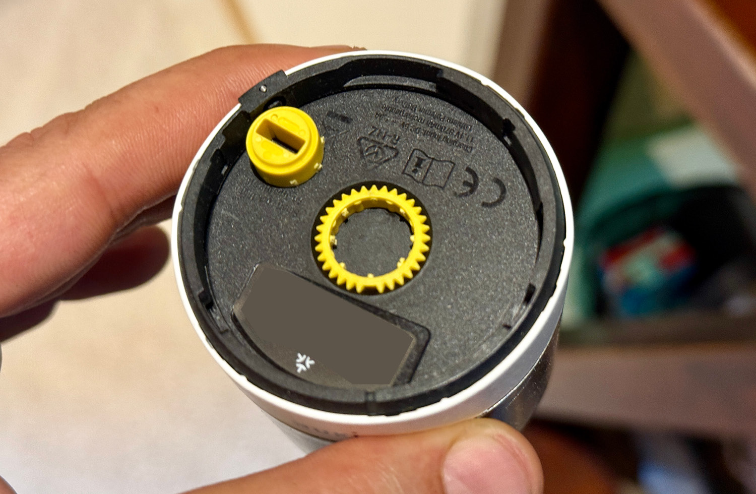 Das Zahnrad war eindeutig gebrochen und hat das Nuki Smart Lock Ultra außer gefecht gesetzt