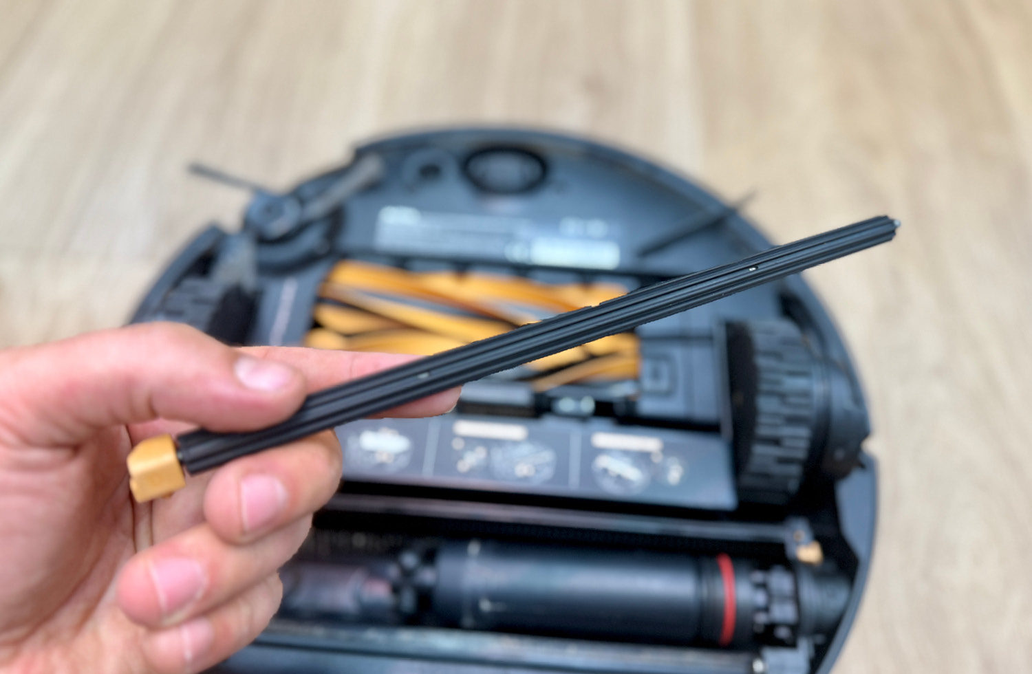 Diese Stange sorgt dafür, dass die Wischwalze immer Fluffig bleibt