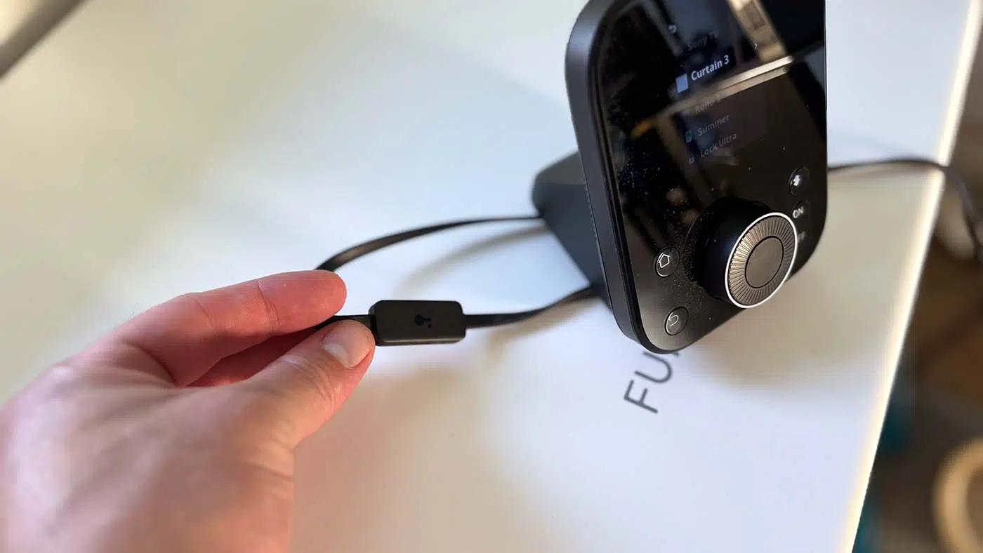 SwitchBot Hub 3
