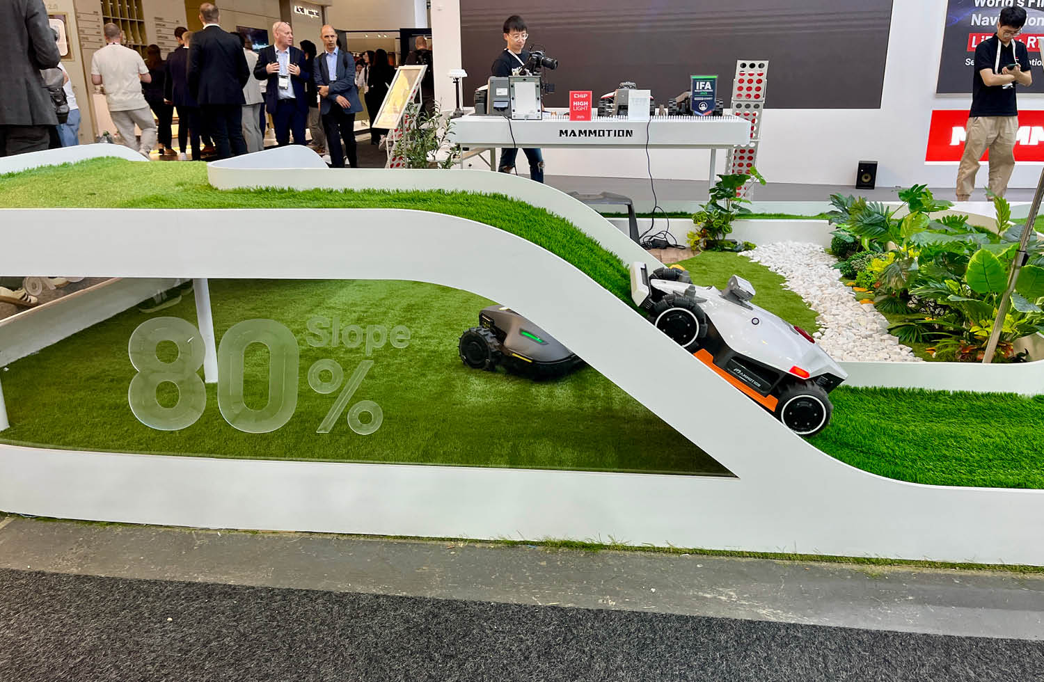 Mammotion IFA Stand Mähroboter Slope