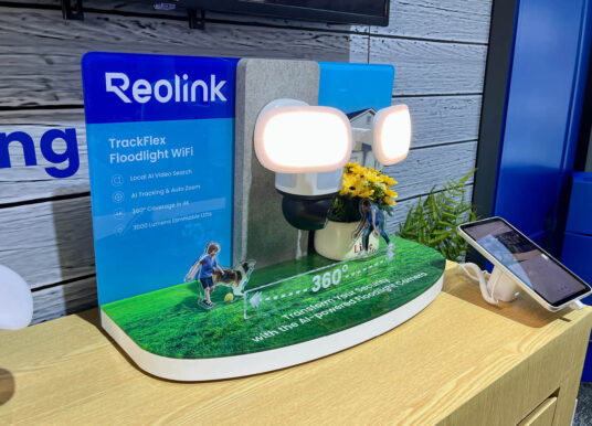 Reolink TrackFlex: Flutlichtkamera mit KI-Videosuche ab März!