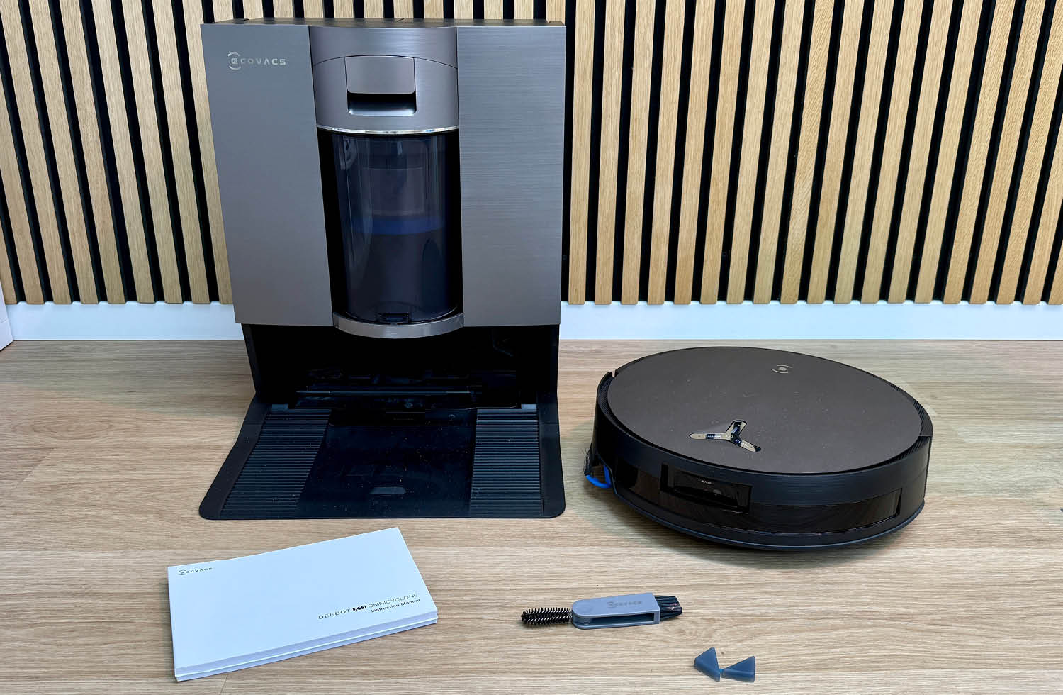 ECOVACS DEEBOT X11 OmniCyclone Lieferumfang