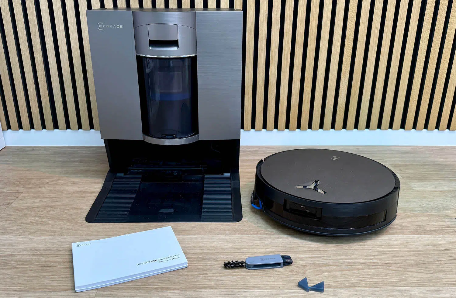 ECOVACS DEEBOT X11 OmniCyclone Lieferumfang