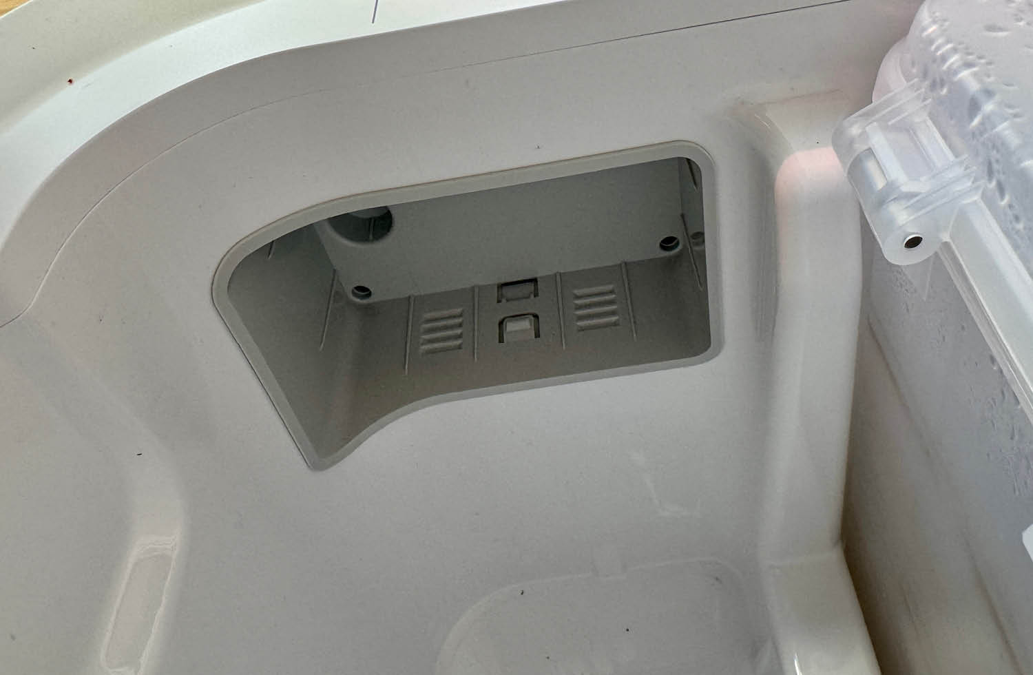 Narwal Flow Design Reinigungsstation Reinigungsmitteltank