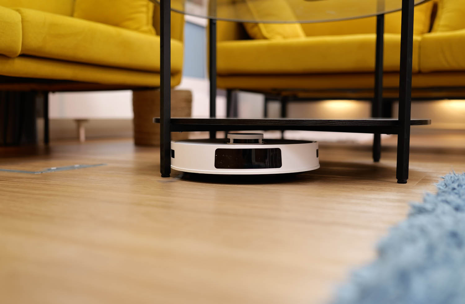 Bosch Spotless + Navigation Praxis flache Möbel