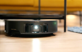 Wissenswert-Artikel von SmarthomeAssistent über Saugroboter für flache Möbel - welche Modelle dank niedriger Bauhöhe unter Sofas und Betten und anderen flachen Möbeln reinigen können.