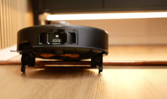 Wissenswert-Artikel von SmarthomeAssistent über Saugroboter, die hohe Hindernisse überwinden können – welche Modelle besonders gut über Türschwellen und Teppichkanten klettern.