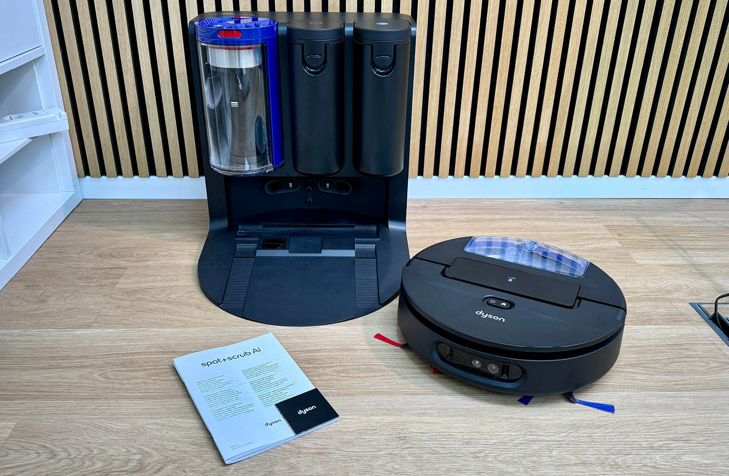 Dyson Spot+Scrub Ai Test Lieferumfang