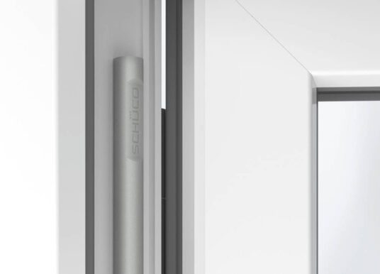 Schüco: Erster Matter-Fenstersensor mit unsichtbarer Integration