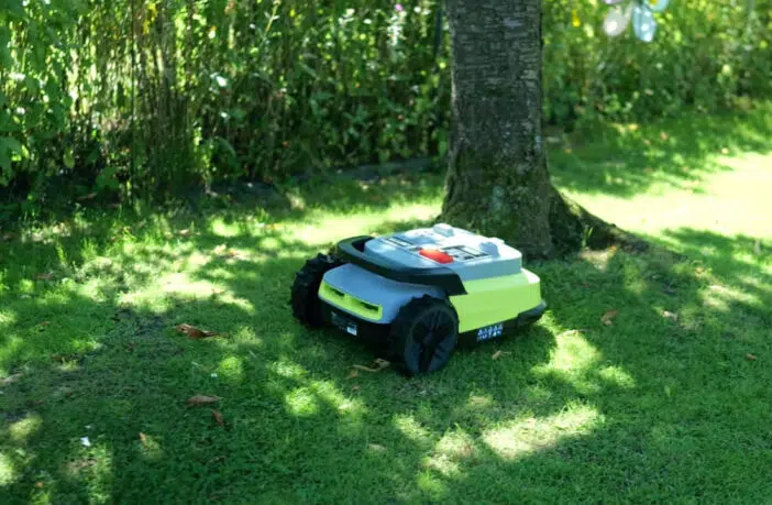 Mähroboter mit Funkturm | Was ist das?