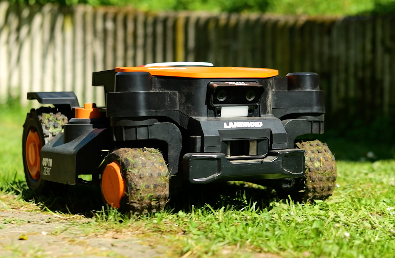 Das Design des WORX Landroid Vision Cloud 4WD WR341E.