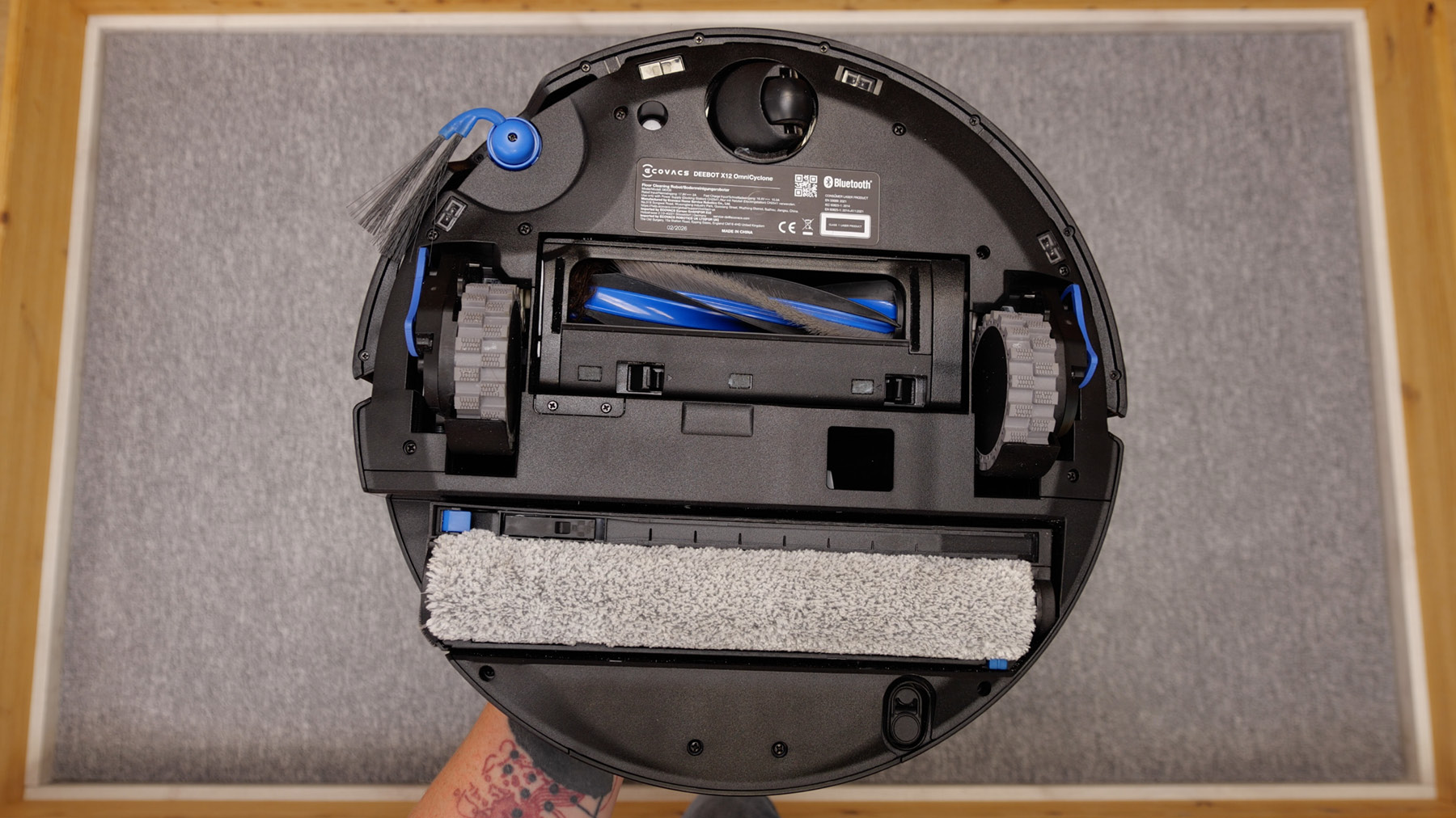 ECOVACS DEEBOT X12 PRO OMNI Haare Teppich