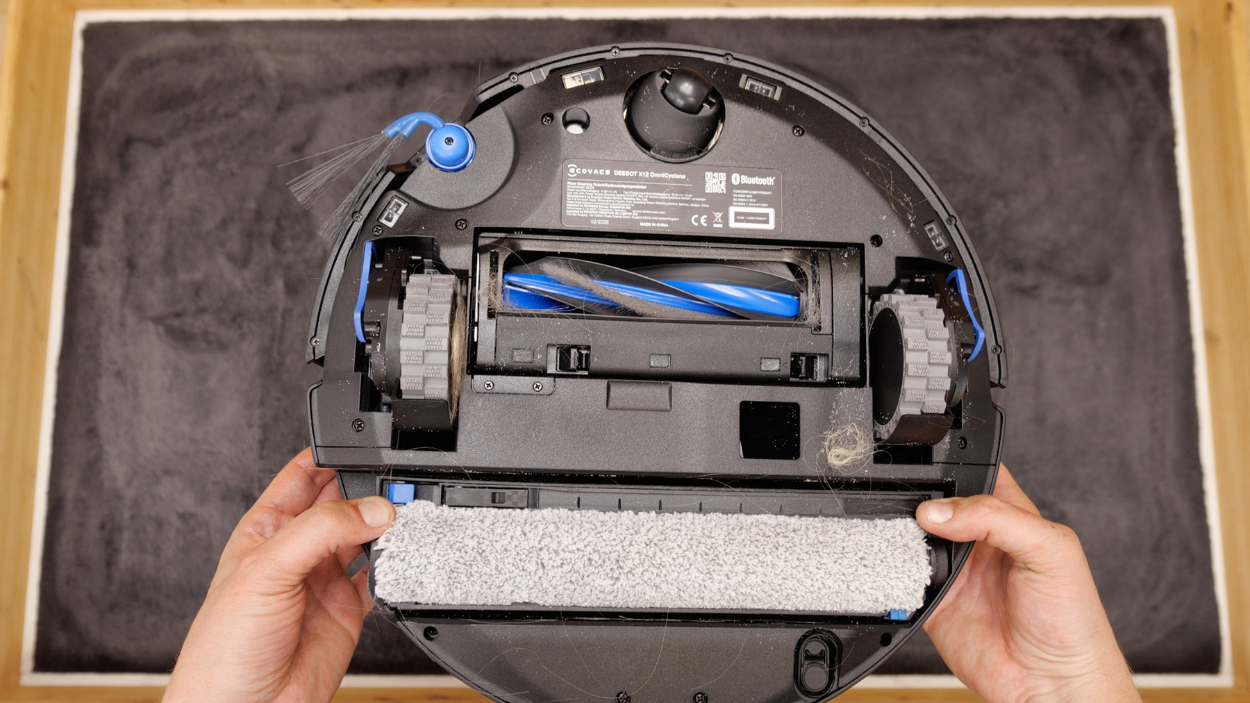 ECOVACS DEEBOT X12 PRO OMNI Haare hoch