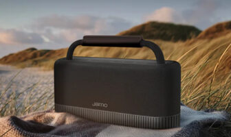 Jamo bringt im Juli 2026 die Bluetooth-Lautsprecher-Serie HYG in den Handel. Die Modelle Flow, Flex und Reflect bieten Bluetooth 6.0 und Auracast.