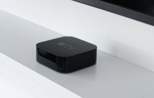 Apple soll neue Modelle von Apple TV 4K und HomePod mini vorbereiten. Der Start hängt offenbar an der neuen Siri-Version.