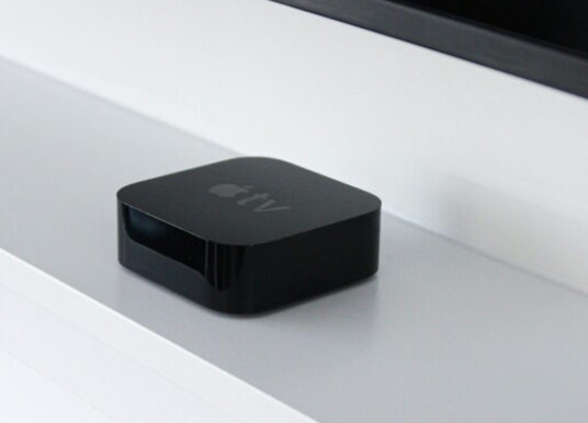 Apple TV 4K und HomePod mini sollen mit neuer Siri starten