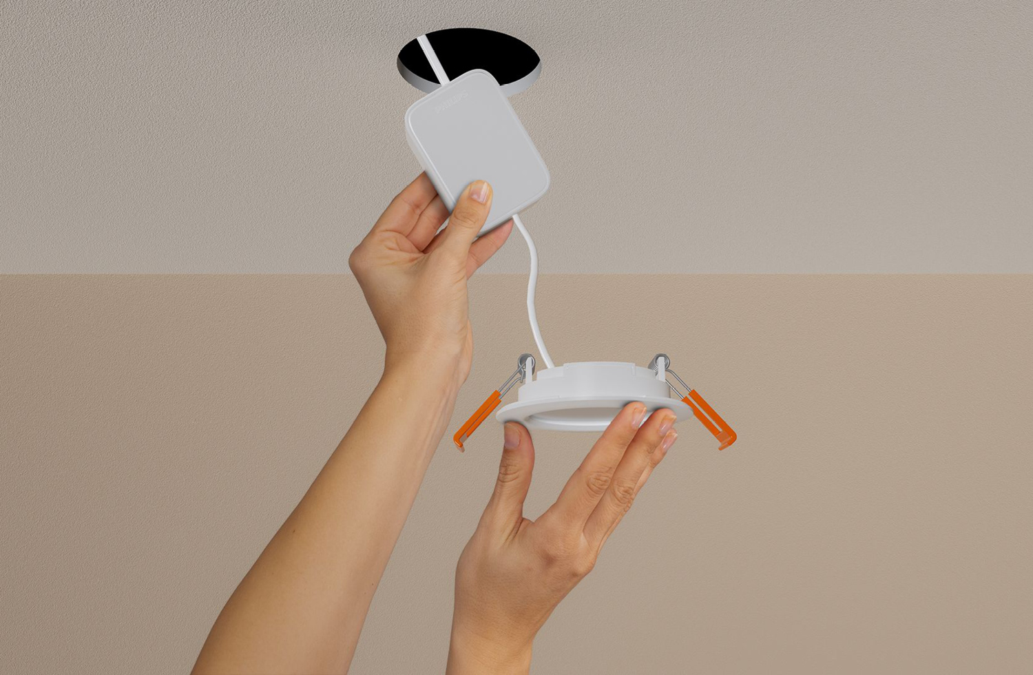 Philips Hue überarbeitet die Slim Einbauleuchte. Neu sind Matter over Thread und ein größerer Farbtemperaturbereich.