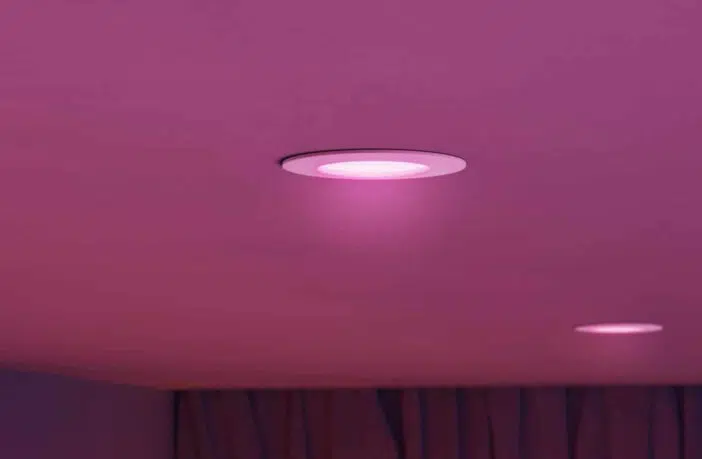 Philips Hue überarbeitet die Slim Einbauleuchte. Neu sind Matter over Thread und ein größerer Farbtemperaturbereich.