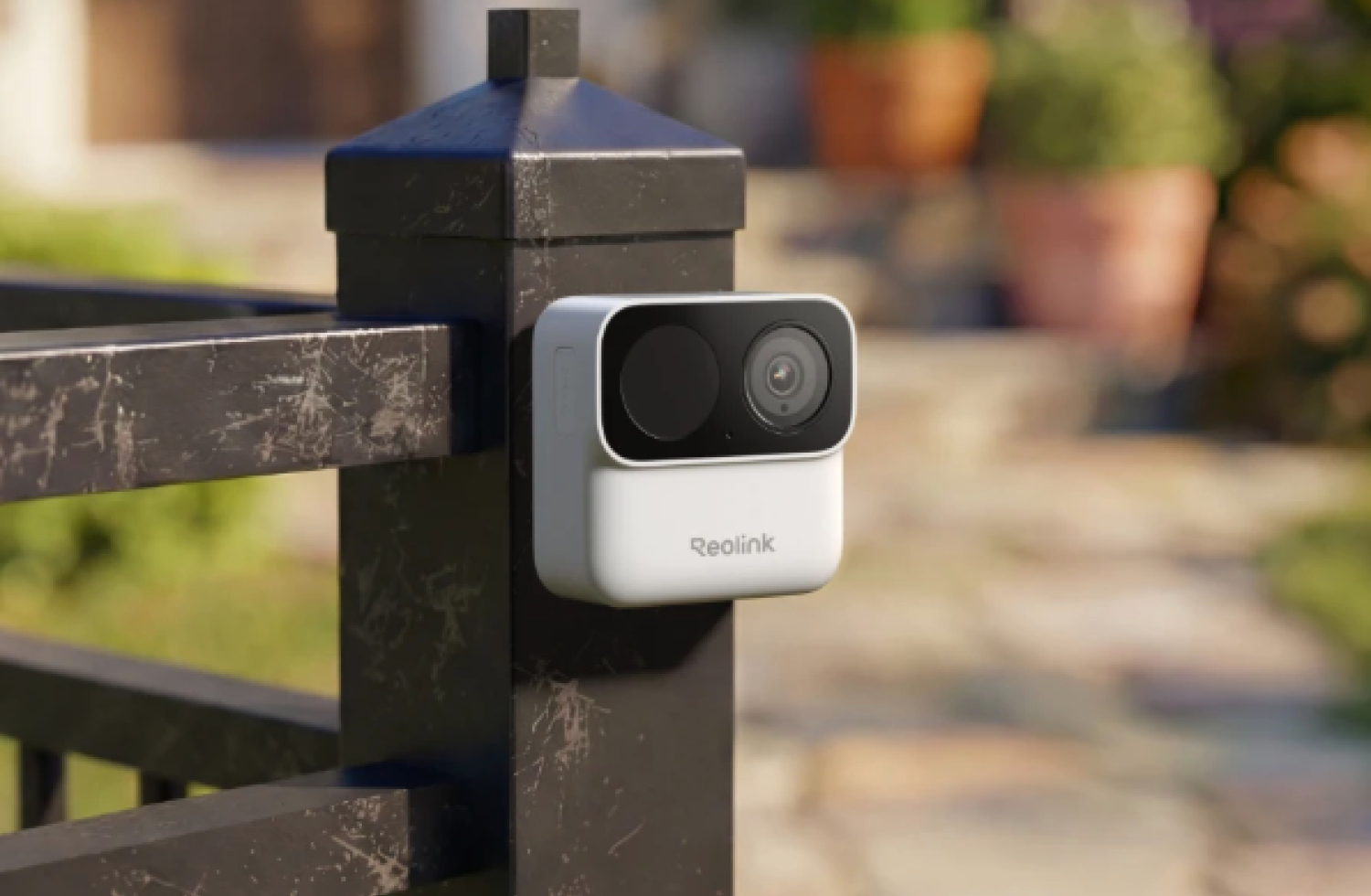 Die Reolink Argus MagiCam ist eine kompakte WLAN-Kamera für innen und außen. Sie arbeitet ohne feste Verkabelung und wird mit austauschbaren AA-Batterien betrieben.