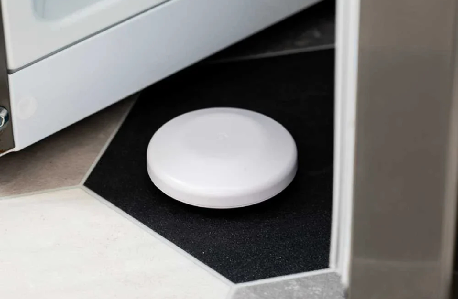 Shelly verkauft den Flood S Gen4 mit Matter-over-WiFi, Zigbee, Edelstahl-Pads und IP67-Schutz für 19,04 €